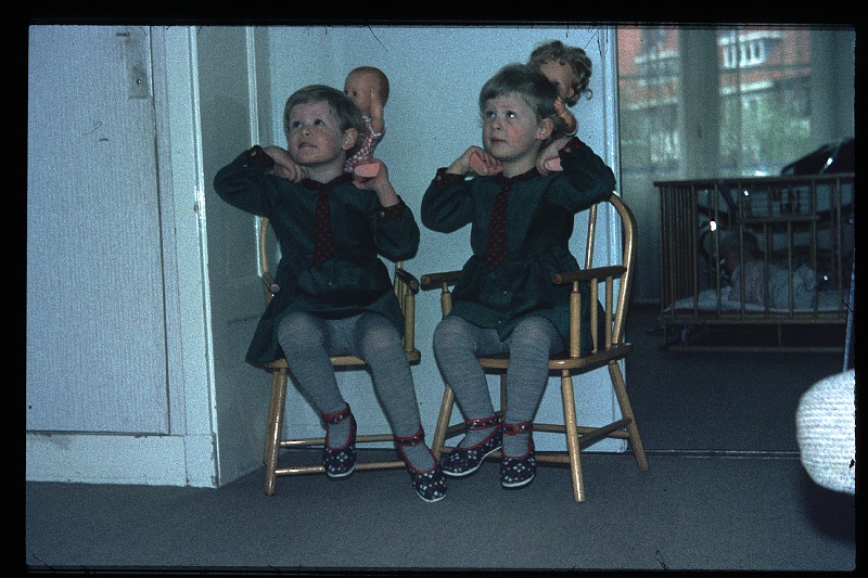 29.Delft apr 1966 Brigitte,Marion.JPG